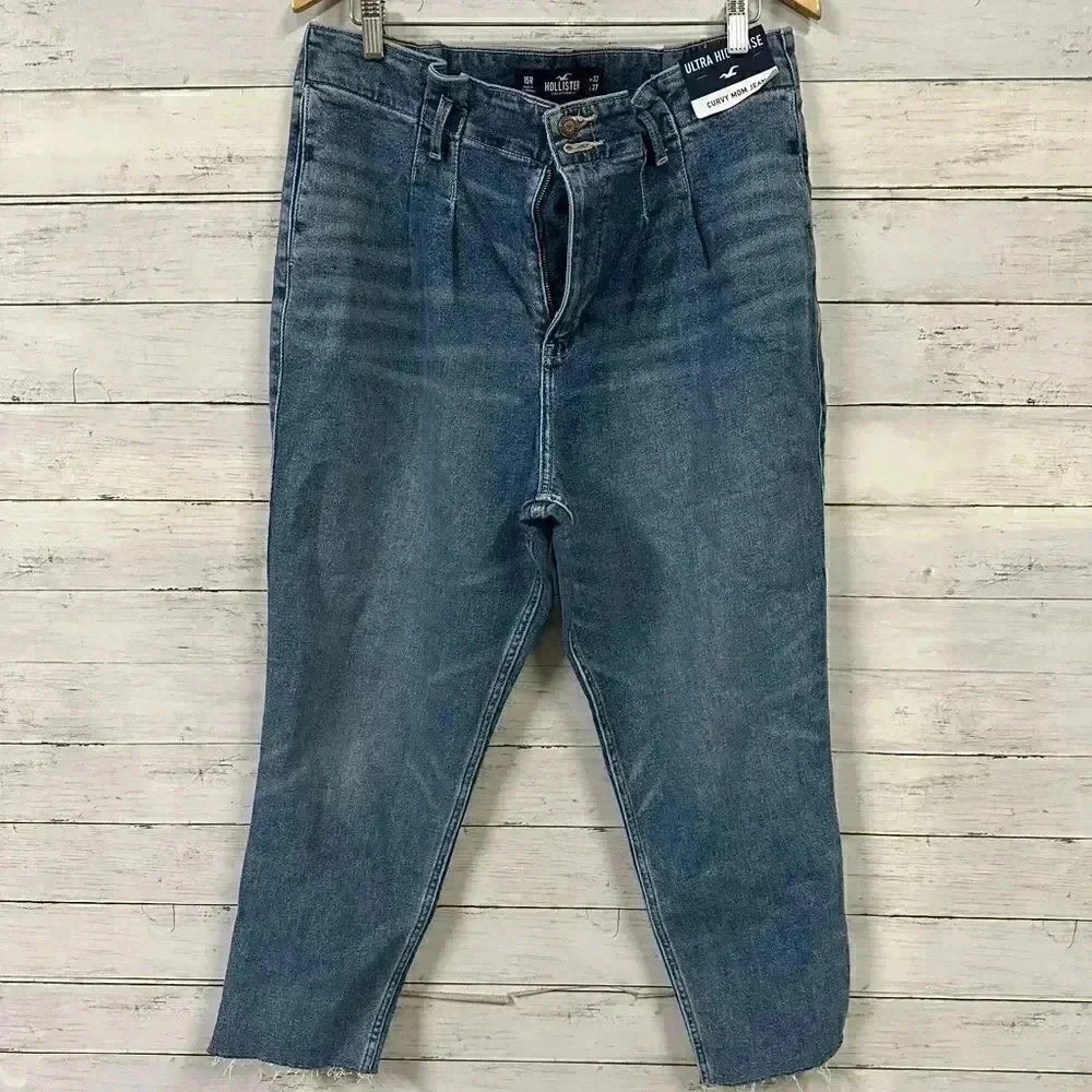 Hollister Curvy Ultra High-Rise Mom Jeans